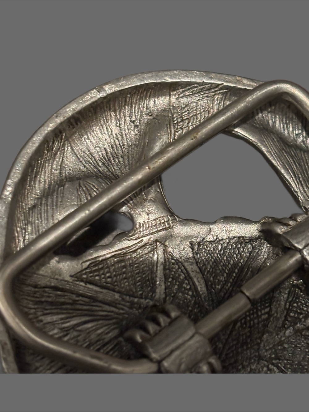 Vintage 90’s EJC (O) Native Chief Belt Buckle with Red Feather Accents - Picture 10 of 10